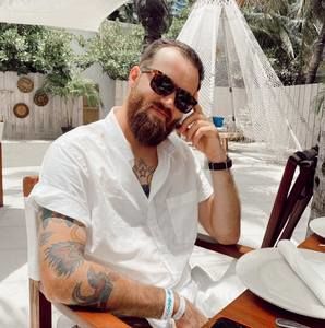 Meet your Posher, Darrence